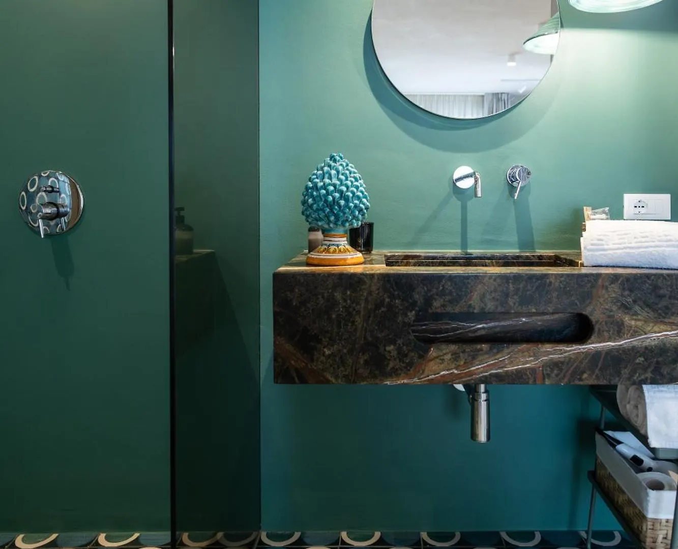 Oikos Rooms مارسالا