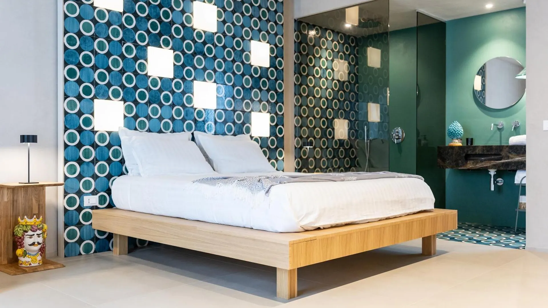 Oikos Rooms مارسالا
